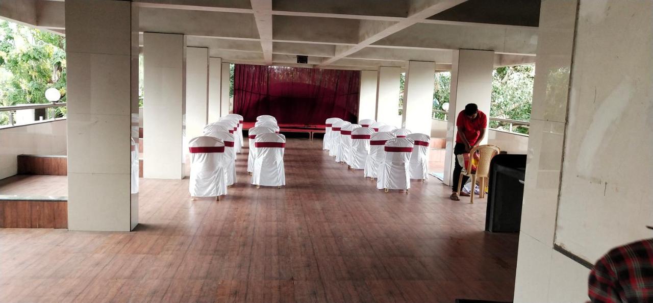 City Palace Hotel होटल सिटी पैलेस Nashik Extérieur photo