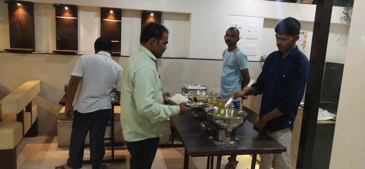 City Palace Hotel होटल सिटी पैलेस Nashik Extérieur photo