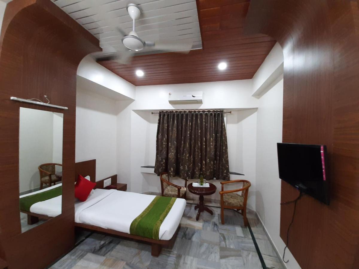 City Palace Hotel होटल सिटी पैलेस Nashik Extérieur photo